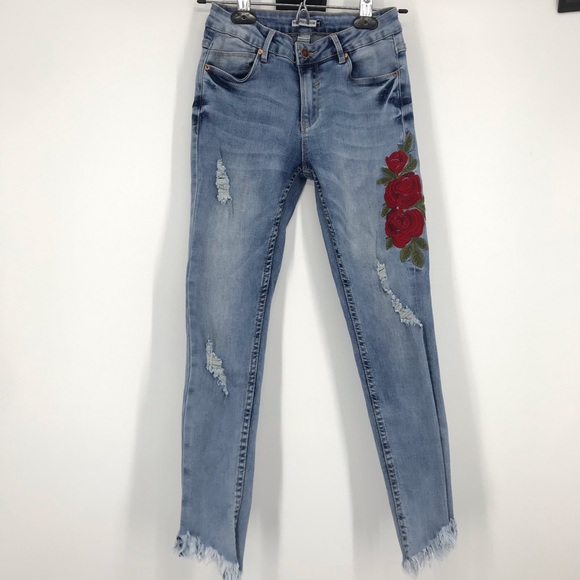 Revamped denim cropped jean embroidered roses 00 - Picture 4 of 12